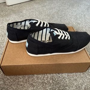 Men’s size 13 TOMS slip ons